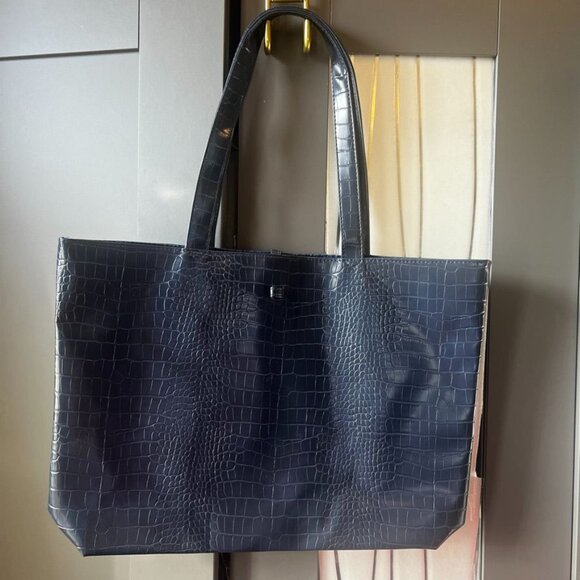 Saks Fifth Avenue Navy Faux Crocodile Print Tote Bag NWOT - Picture 3 of 10